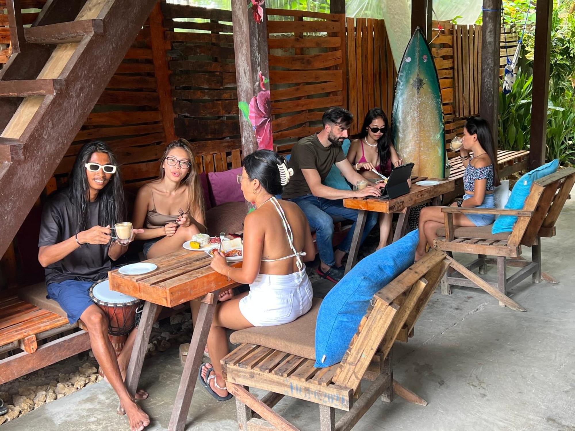 Wave Retreat Hostel General Luna  Bagian luar foto
